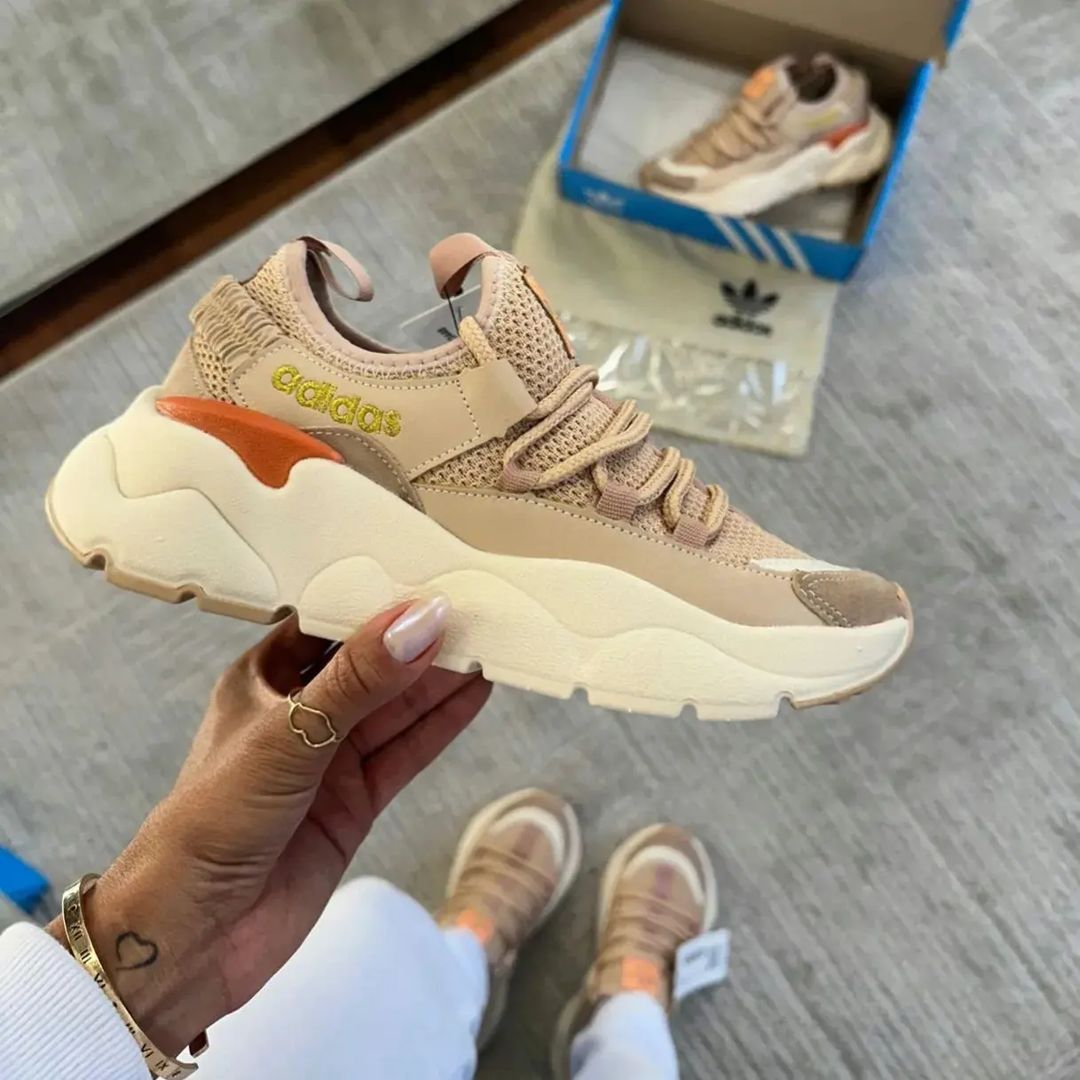 Adidas CT303 Premium - Sofisticação e Performance Em Um Só Par!