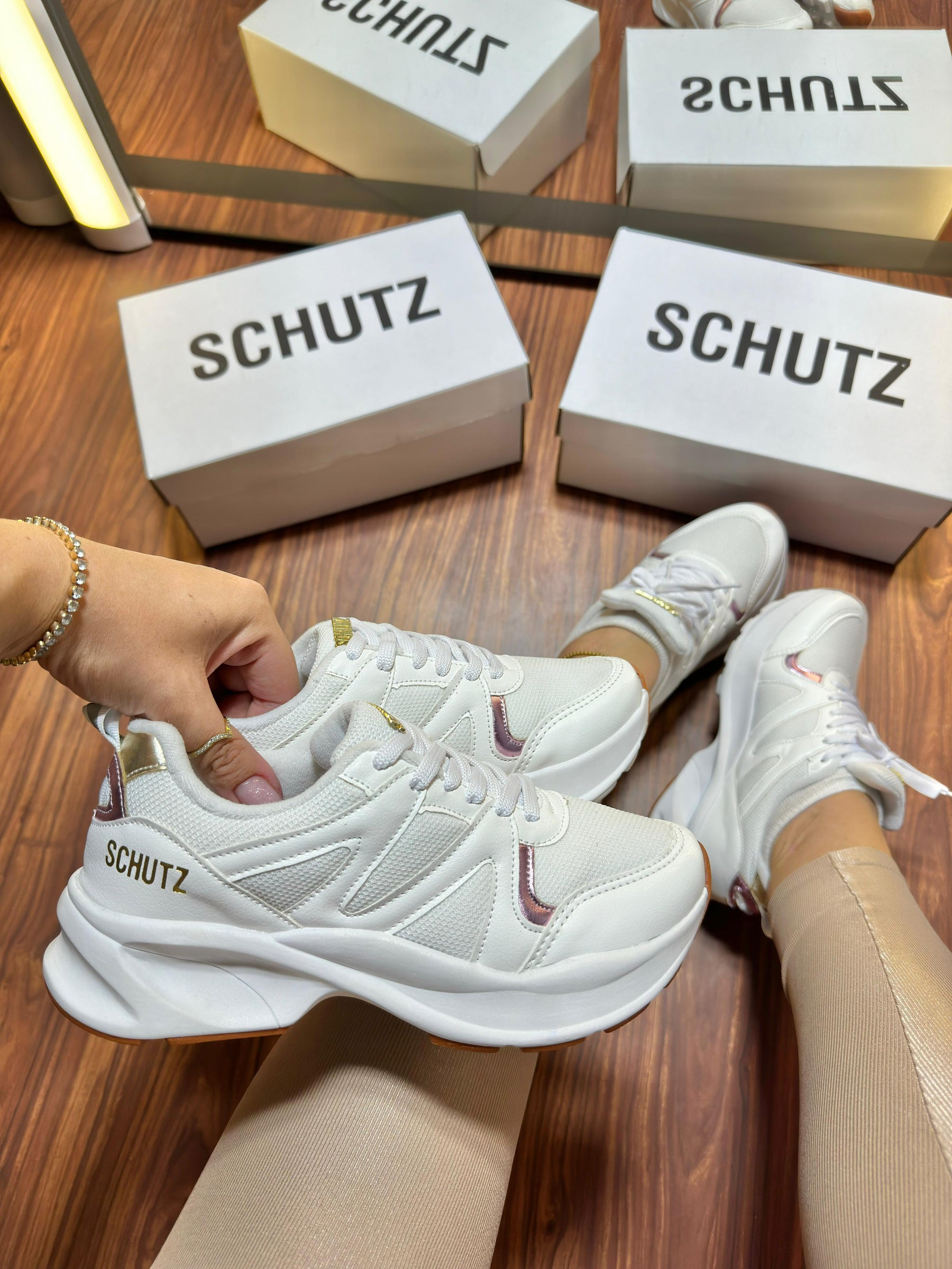 Schutz Fit Premium - Encaixe Perfeito Entre Conforto e Sofisticação!
