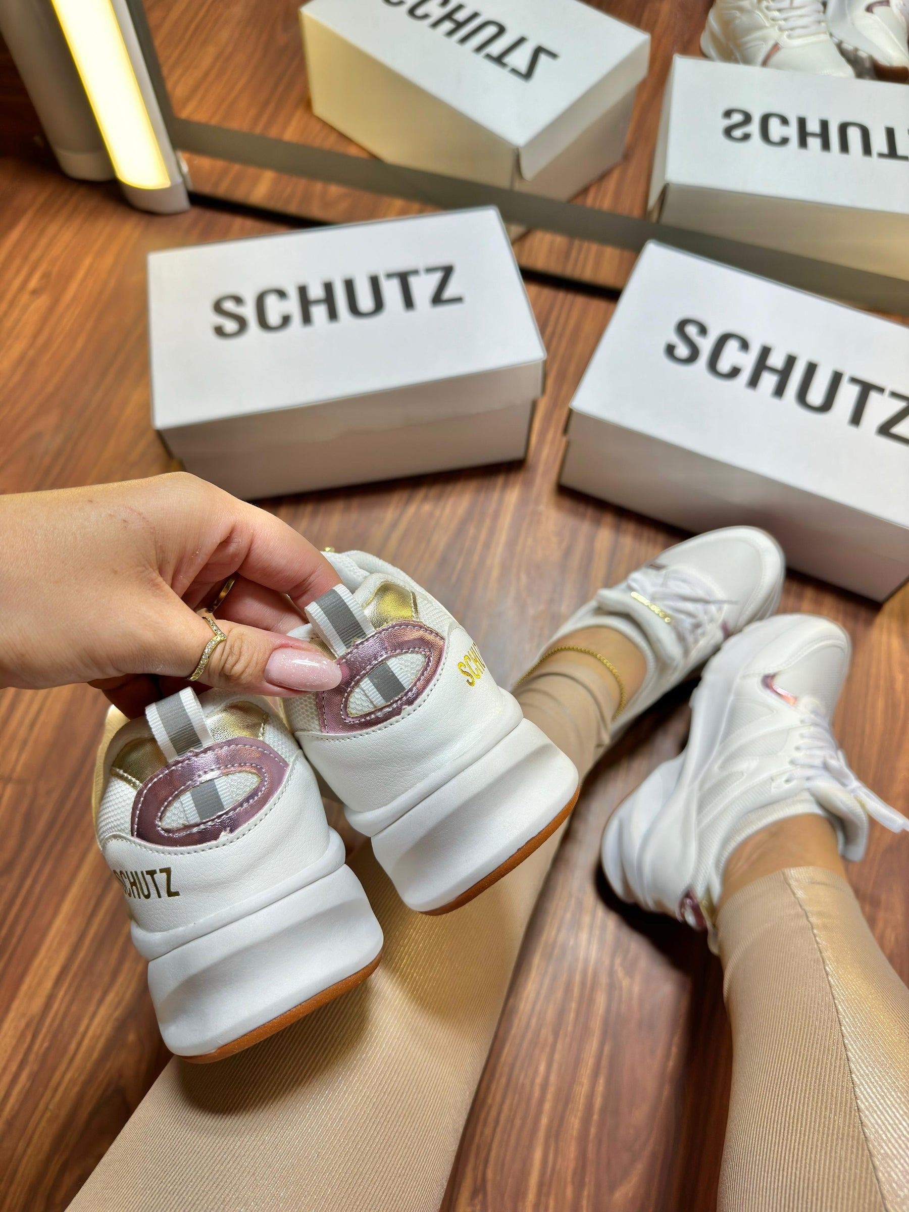 Schutz Fit Premium - Encaixe Perfeito Entre Conforto e Sofisticação!