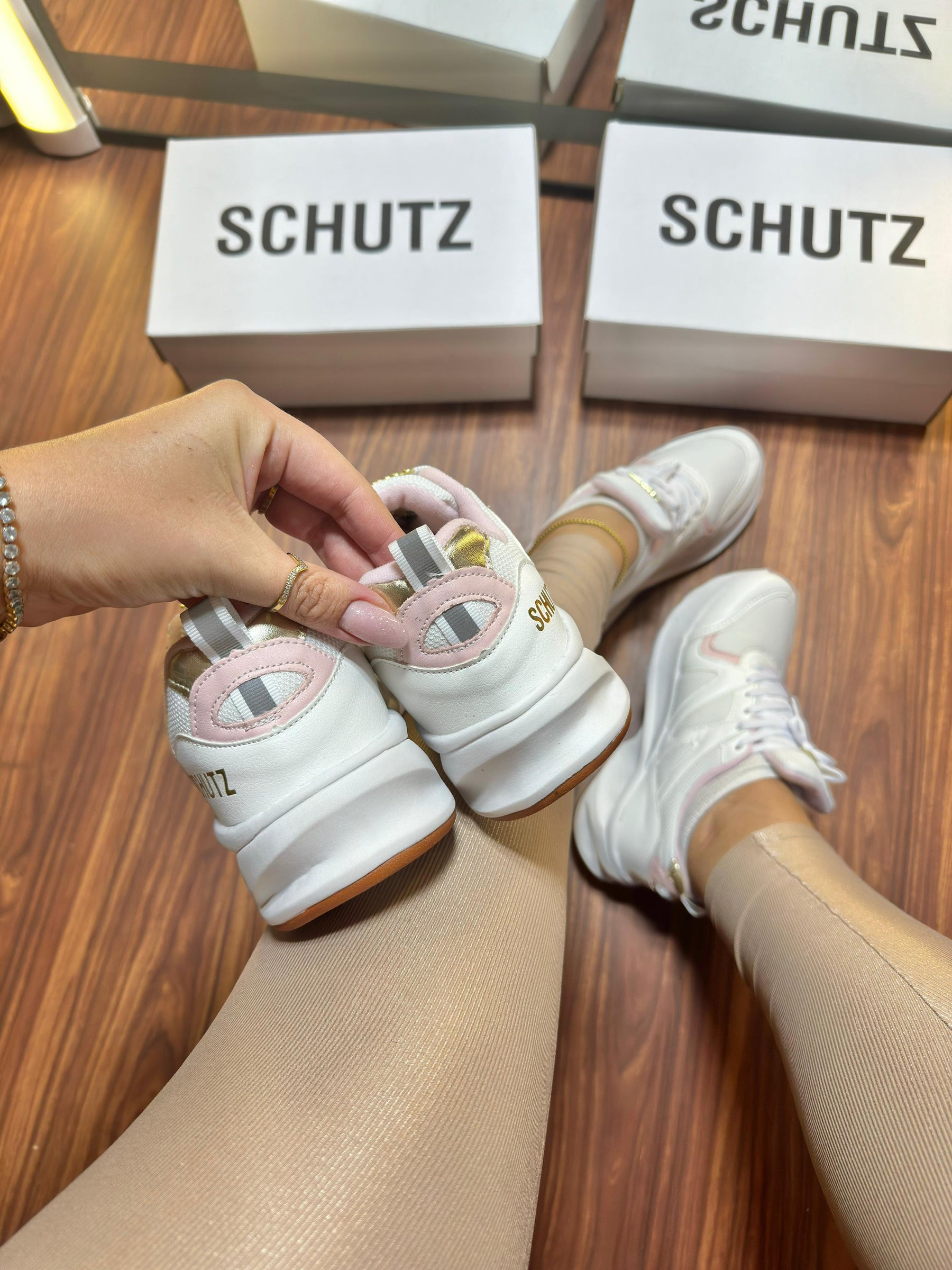 Schutz Fit Premium - Encaixe Perfeito Entre Conforto e Sofisticação!