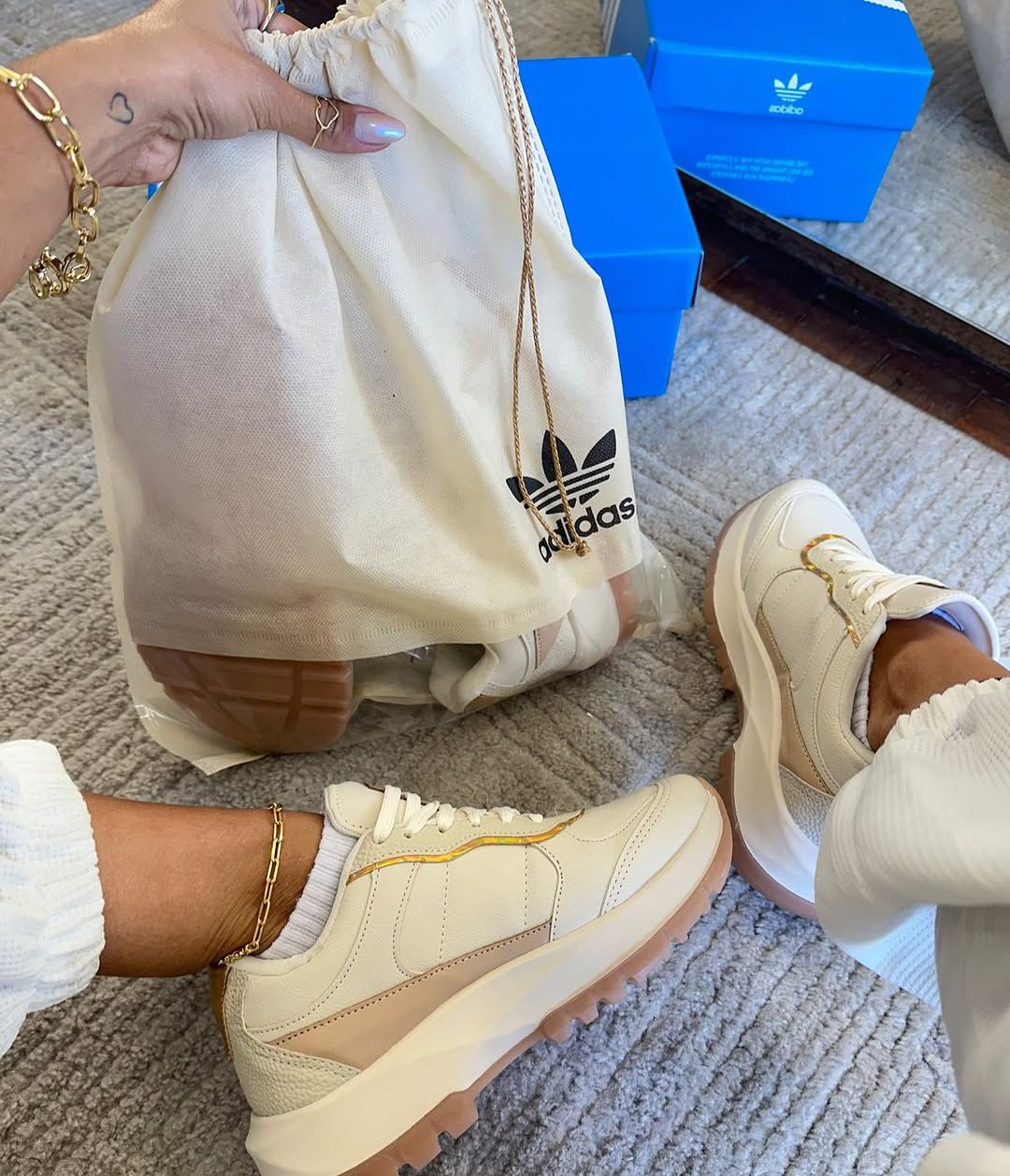 Adidas Femmy Premium - Charme e Leveza Para Seu Estilo Diário!
