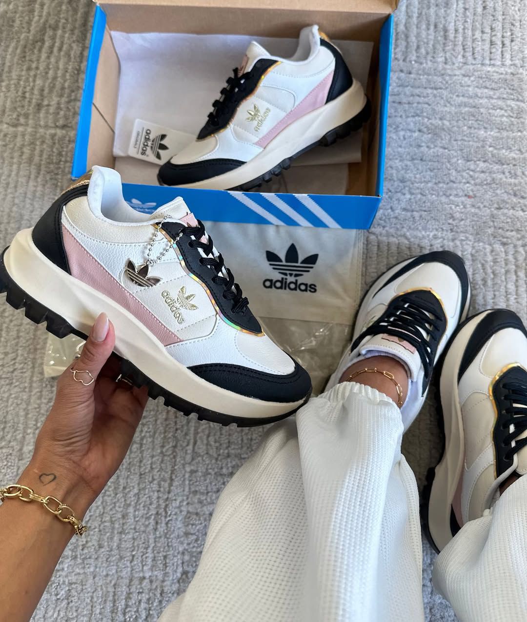 Adidas Femmy Premium - Charme e Leveza Para Seu Estilo Diário!