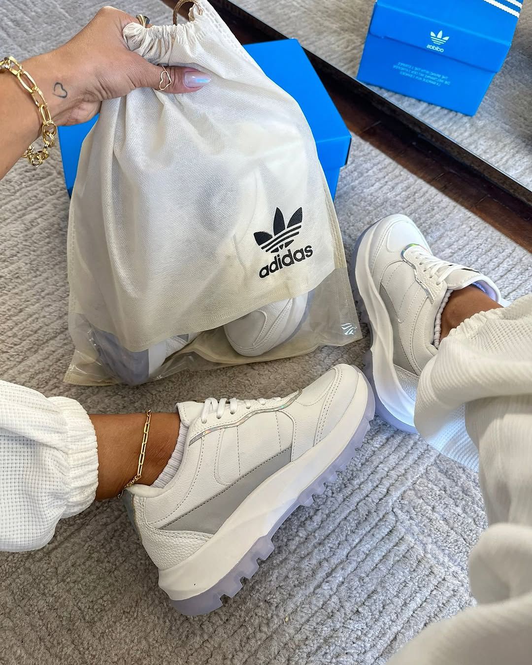 Adidas Femmy Premium - Charme e Leveza Para Seu Estilo Diário!
