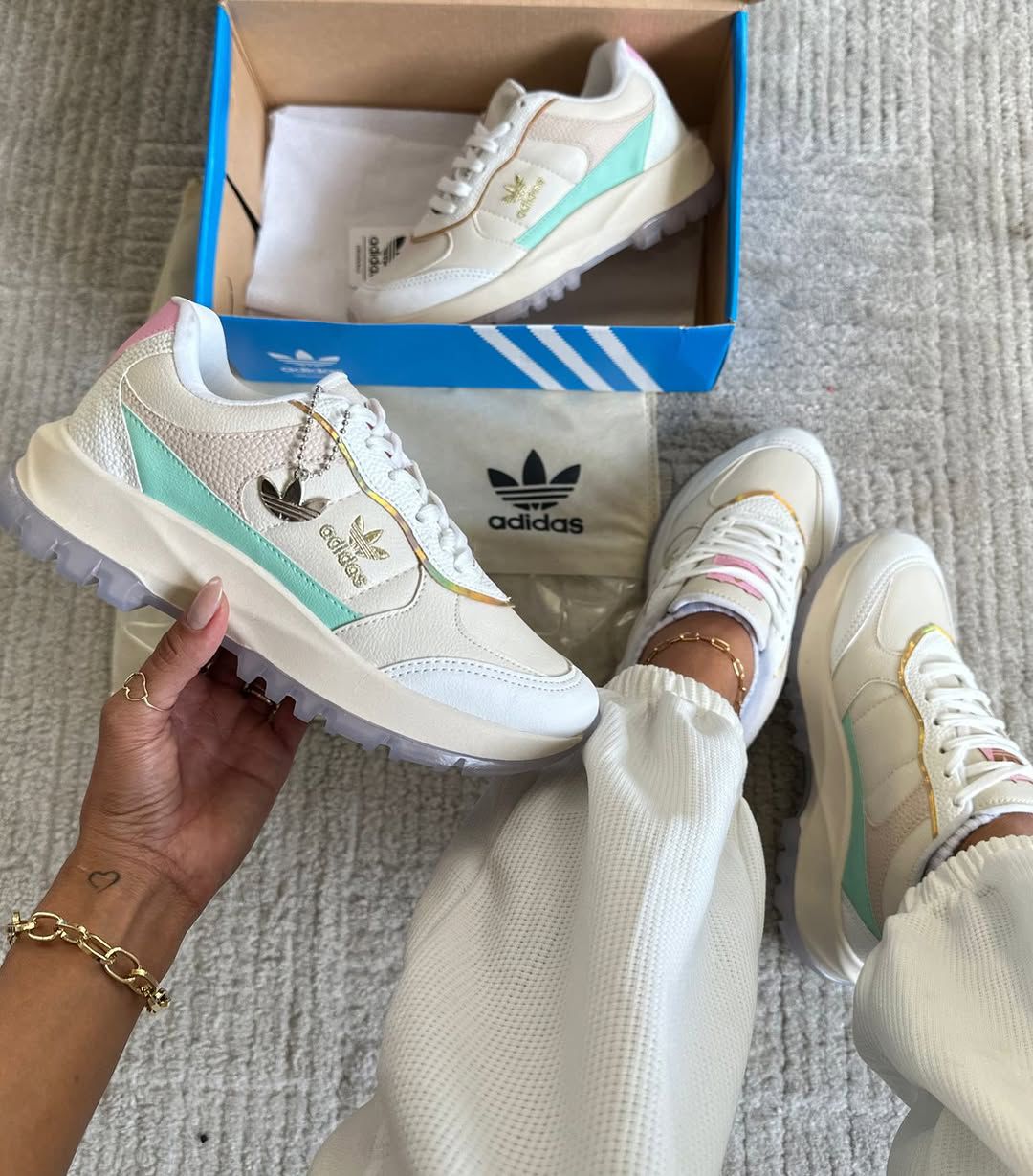 Adidas Femmy Premium - Charme e Leveza Para Seu Estilo Diário!