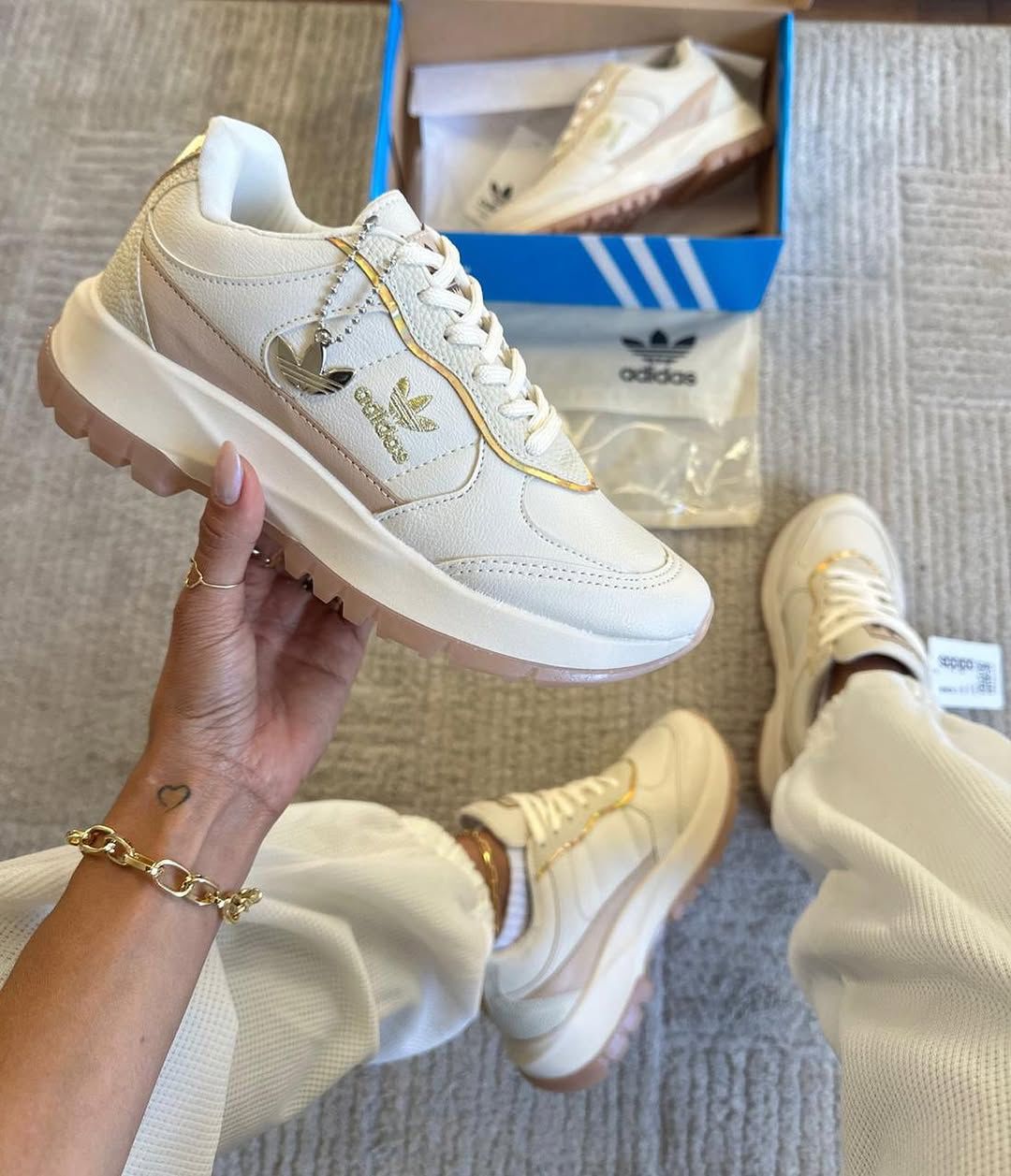 Adidas Femmy Premium - Charme e Leveza Para Seu Estilo Diário!