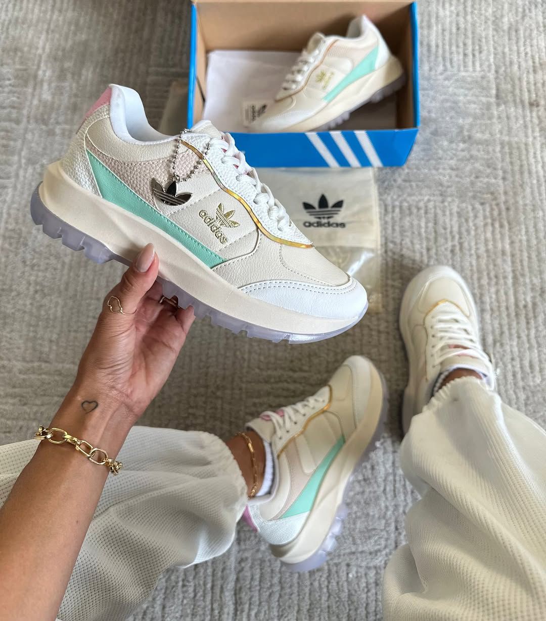 Adidas Femmy Premium - Charme e Leveza Para Seu Estilo Diário!