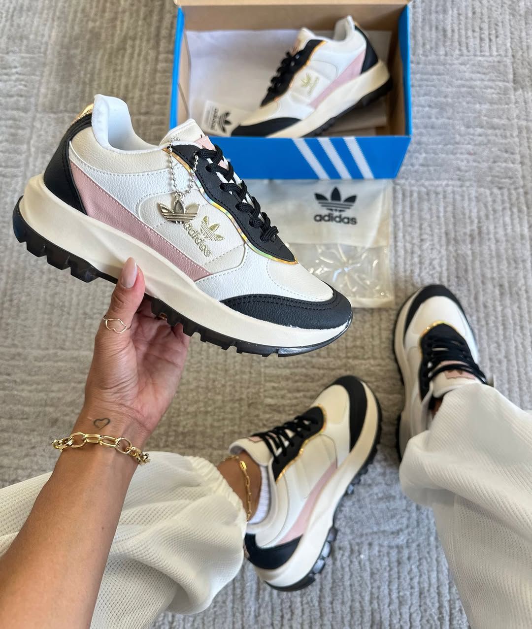 Adidas Femmy Premium - Charme e Leveza Para Seu Estilo Diário!