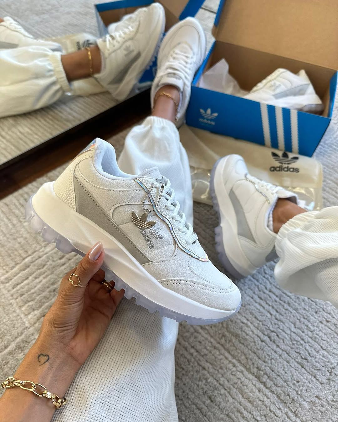 Adidas Femmy Premium - Charme e Leveza Para Seu Estilo Diário!