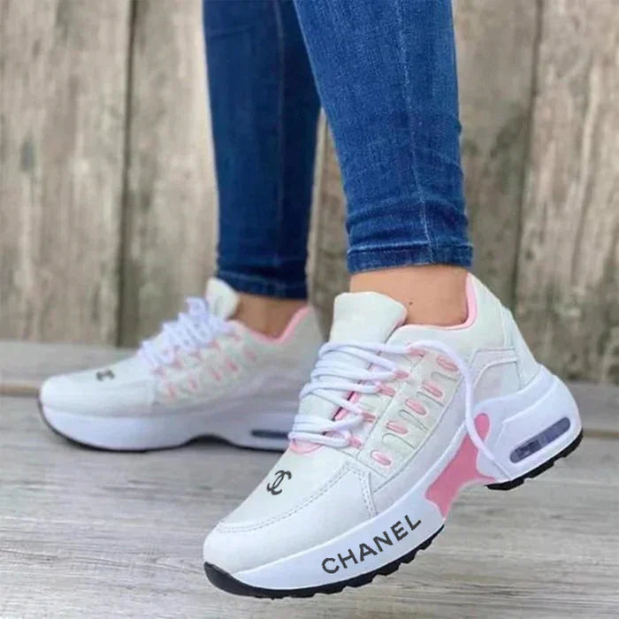 Chanel Comfort - Elegância e Alívio a Cada Caminhada!