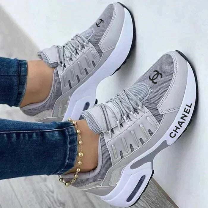 Chanel Comfort - Elegância e Alívio a Cada Caminhada!